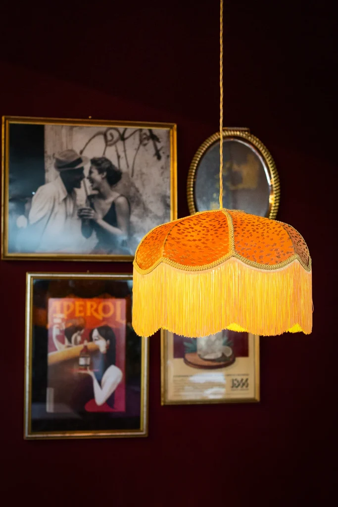 specchi-fume-velluto-salottino-privato-ristorante-vintage